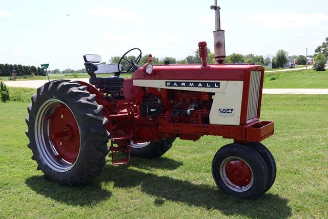 Image of International Harvester 504 equipment image 4