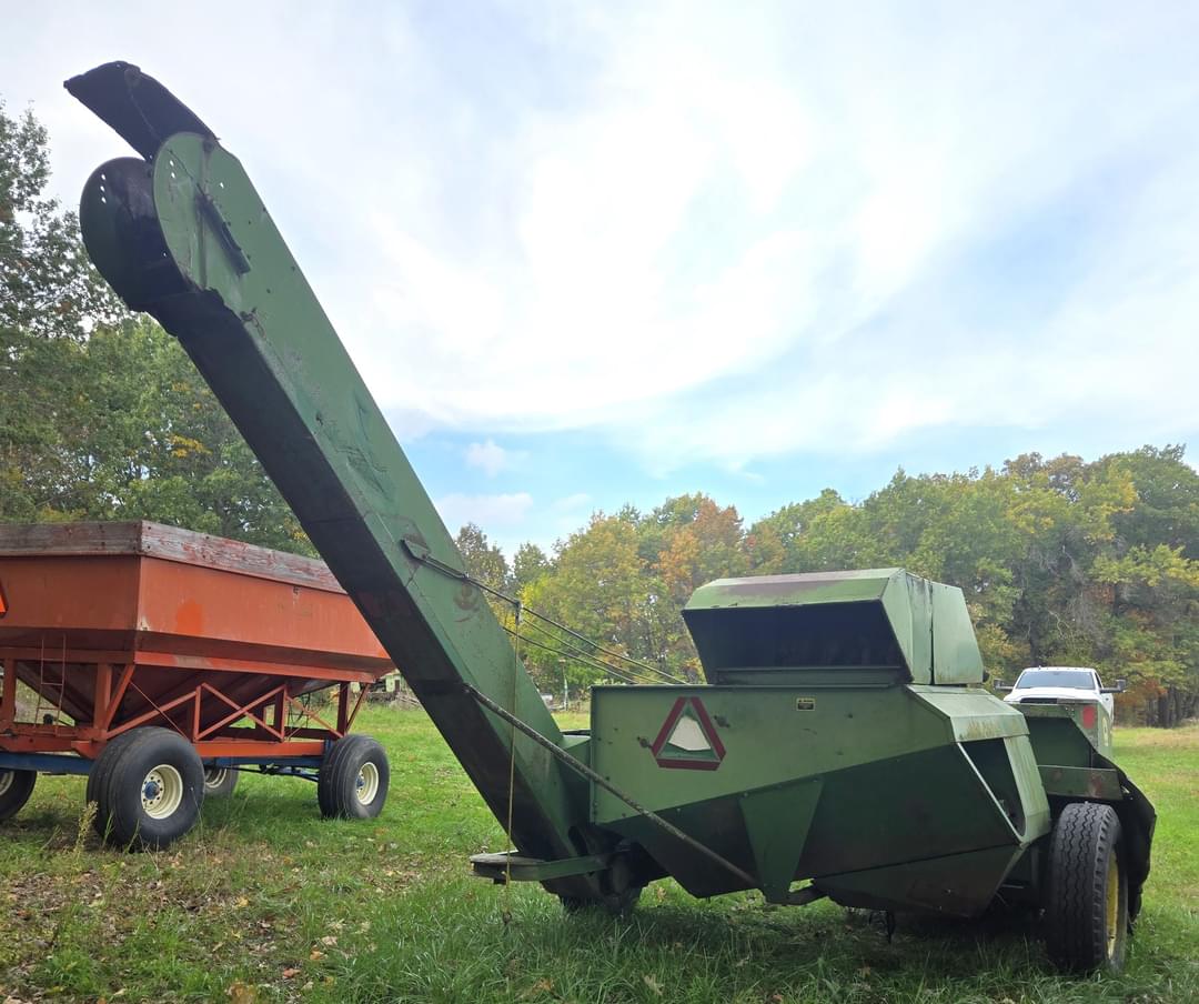 Image of John Deere 300 Image 1