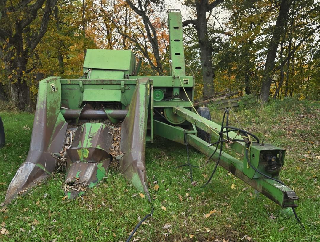 Image of John Deere 300 Image 0