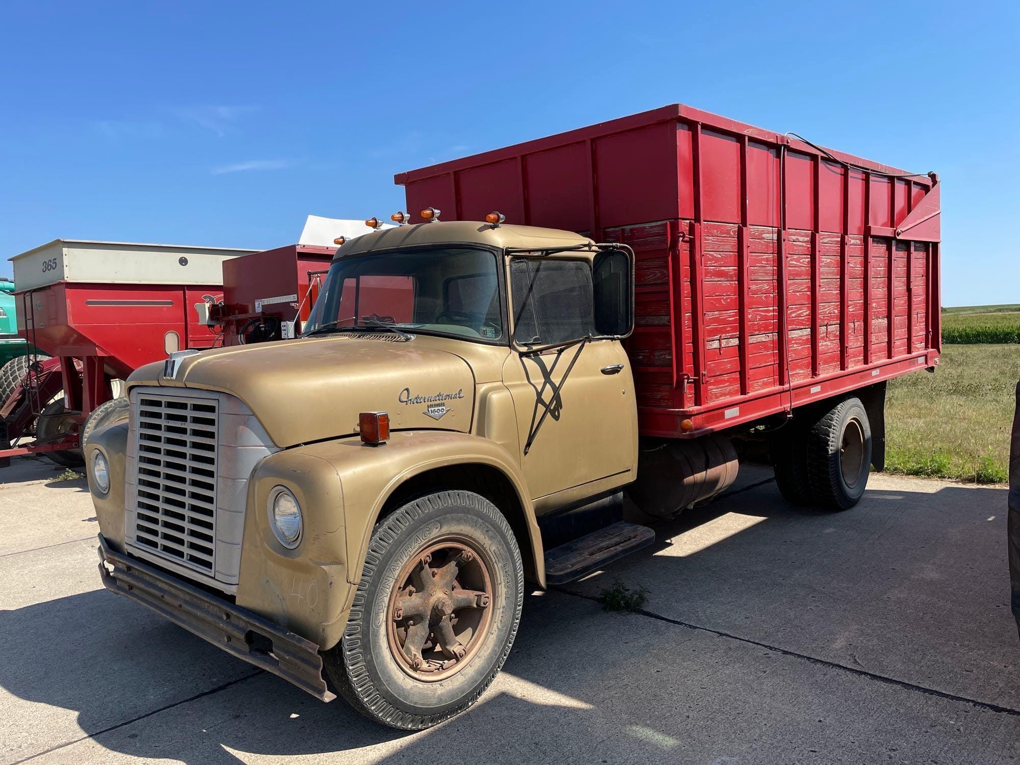 Main image International Loadstar 1600