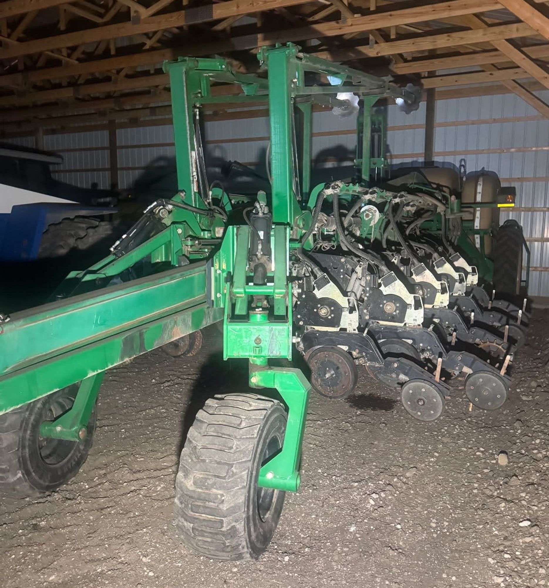 2011 Great Plains YP1225 Equipment Image0