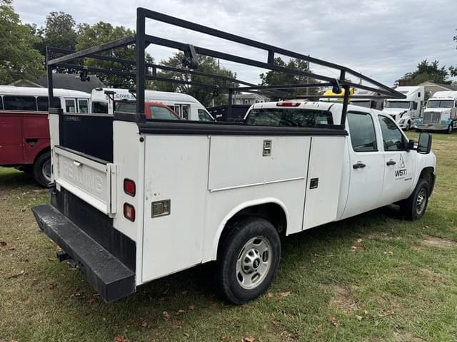 Image of Chevrolet 2500HD equipment image 2