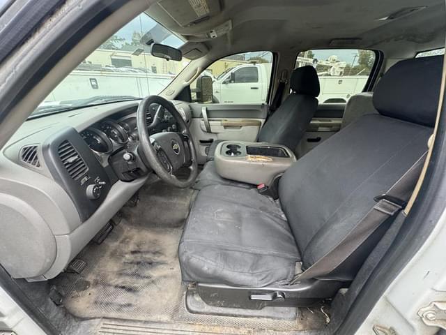 Image of Chevrolet 2500HD equipment image 4