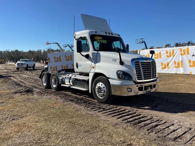 Image of Freightliner Cascadia equipment image 2