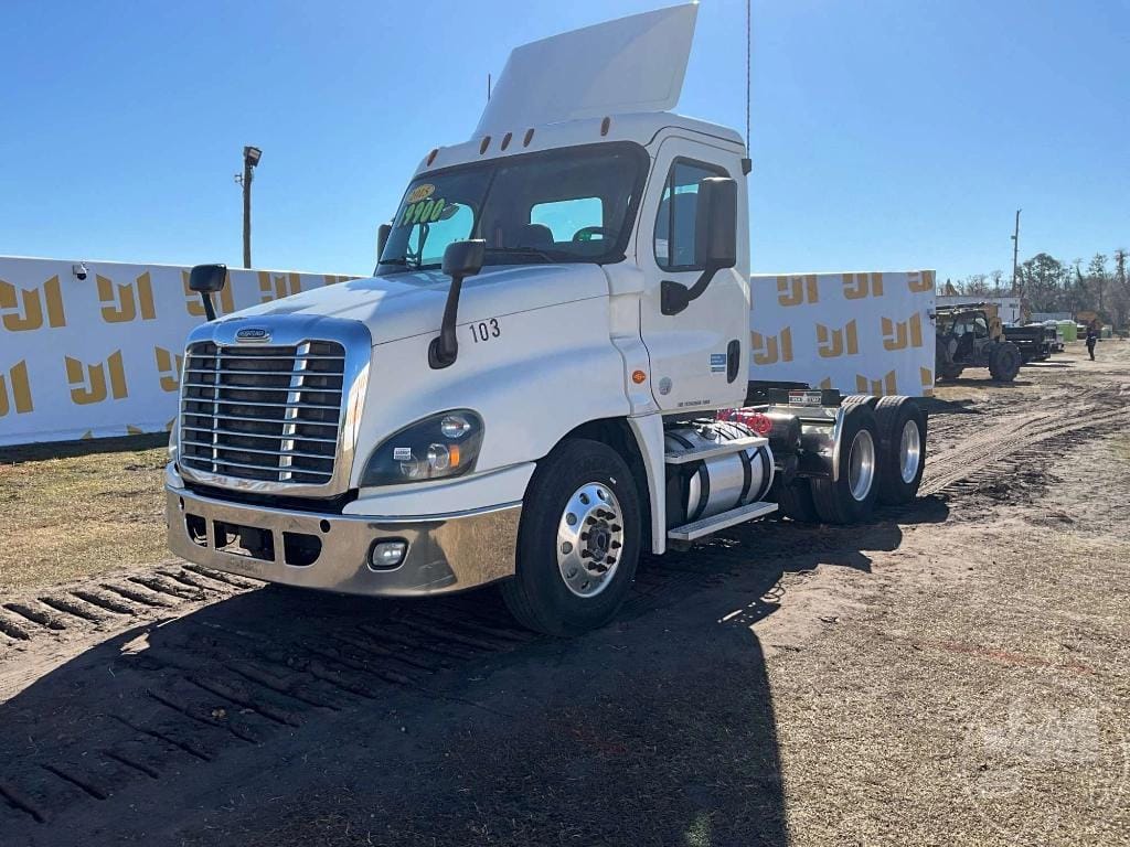 2015 Freightliner Cascadia Equipment Image0