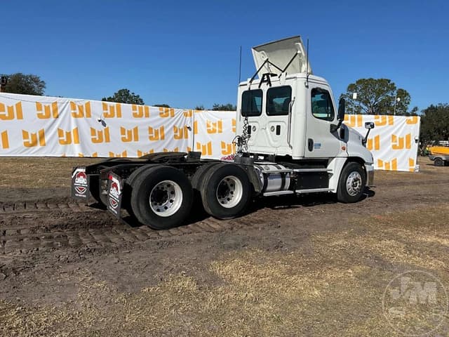 Image of Freightliner Cascadia equipment image 4