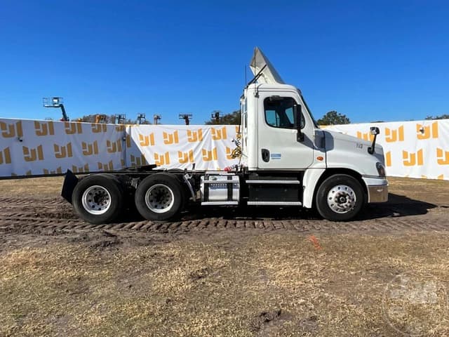 Image of Freightliner Cascadia equipment image 3