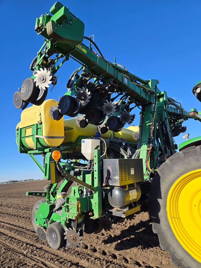 Image of John Deere 1720 equipment image 4