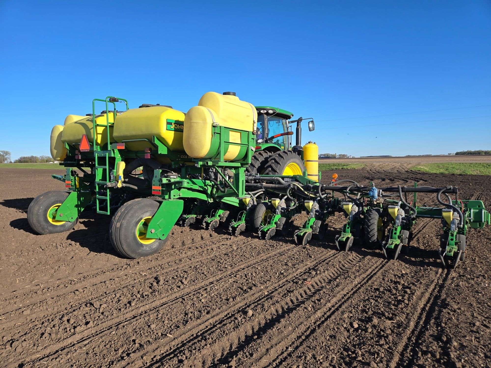2010 John Deere 1720 Equipment Image0