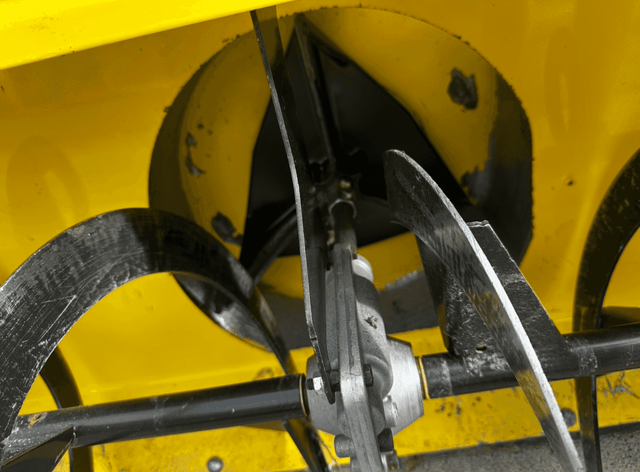Image of John Deere X300 equipment image 4