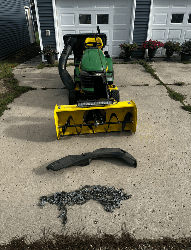 Image of John Deere X300 equipment image 3