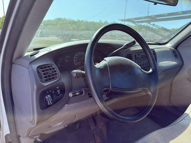 Image of Ford F-150 equipment image 3