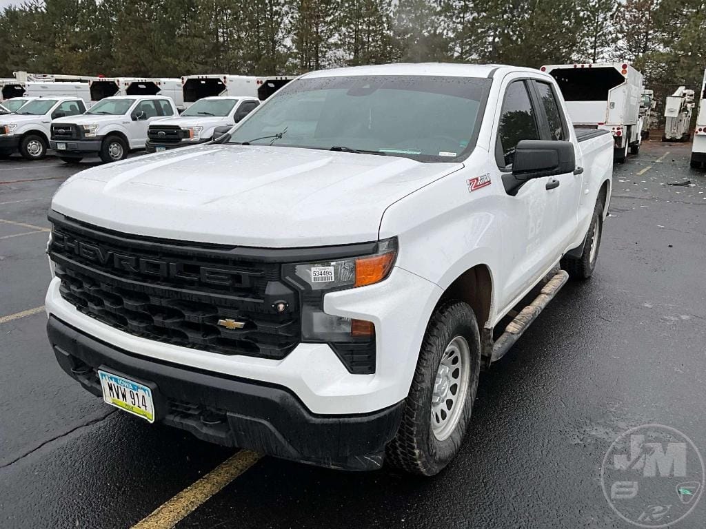 2023 Chevrolet Silverado Equipment Image0
