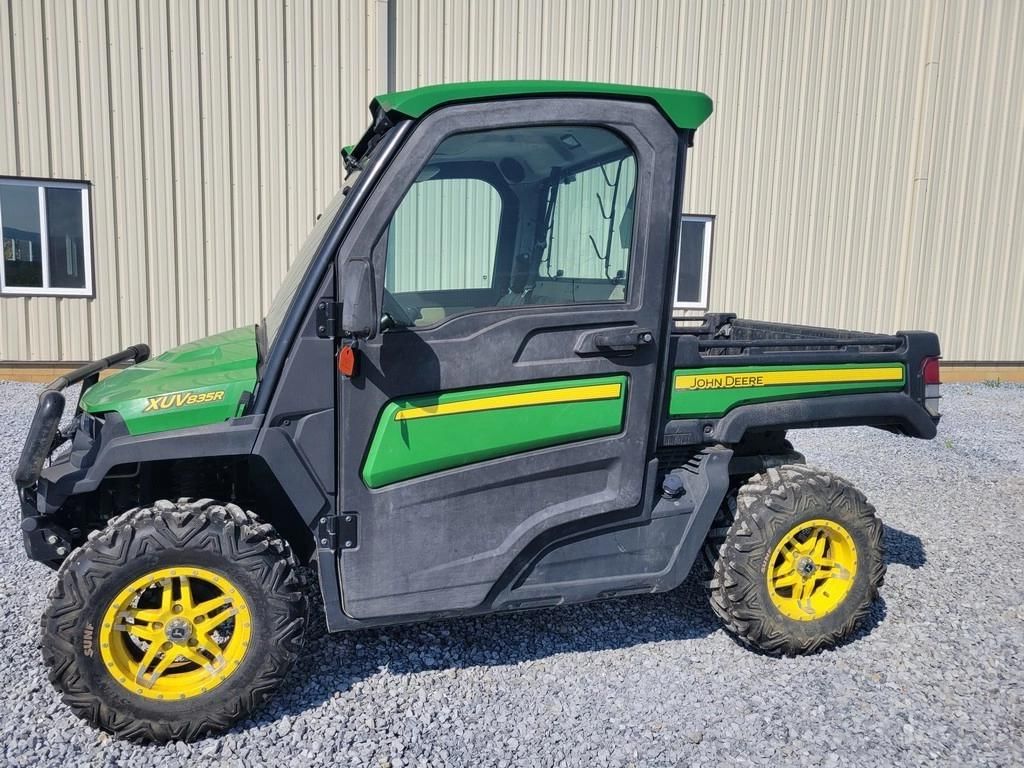 2018 John Deere XUV 835R Equipment Image0