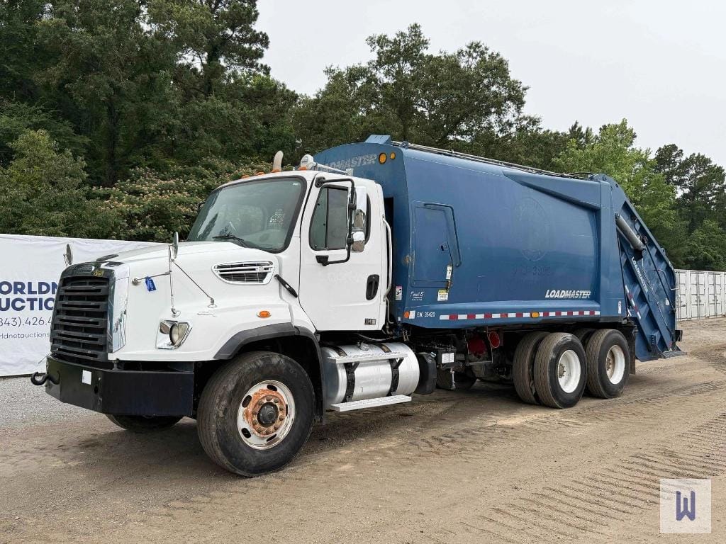 2015 Freightliner 114SD Equipment Image0