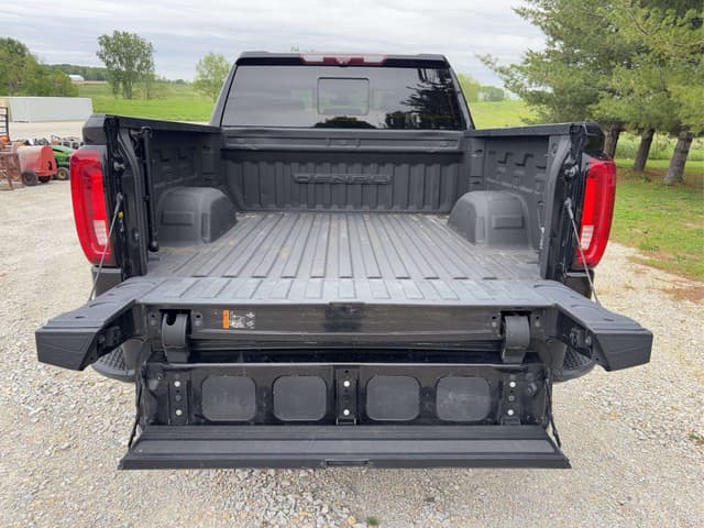 Image of GMC Denali equipment image 2