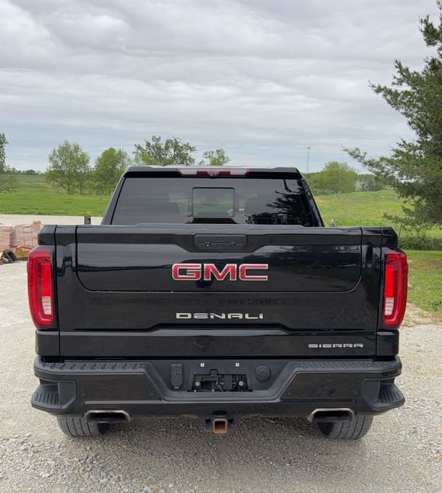 Image of GMC Denali equipment image 4