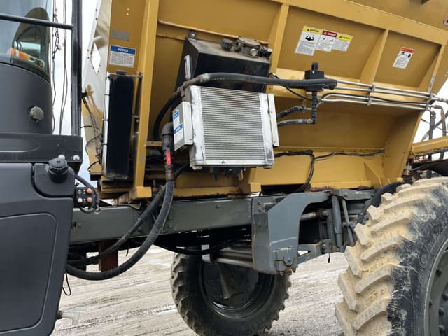 Image of RoGator RG1100 equipment image 2