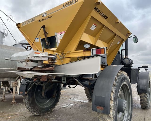 Image of RoGator RG1100 equipment image 4