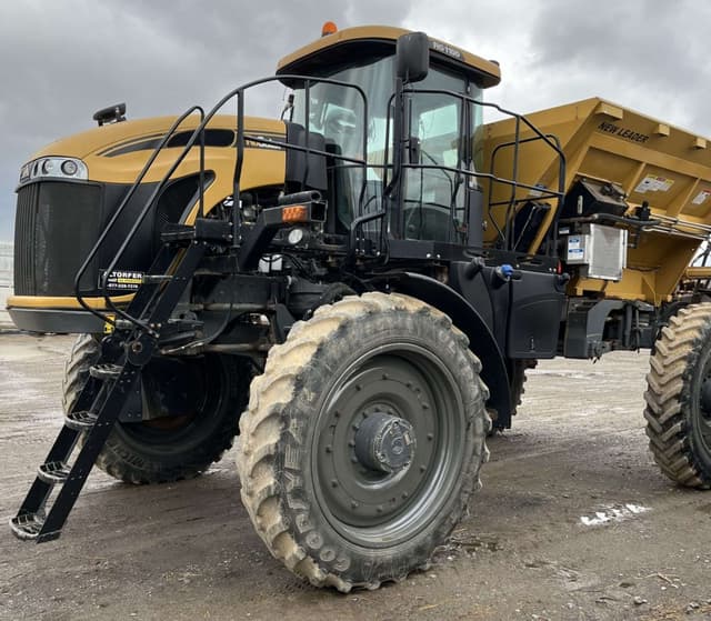 Image of RoGator RG1100 equipment image 1