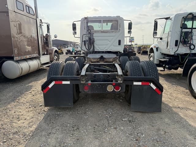Image of International ProStar Plus 122 equipment image 4