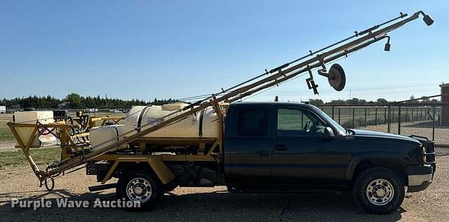 Image of Chevrolet 2500 equipment image 3