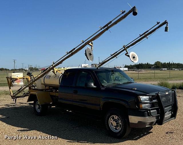 Image of Chevrolet 2500 equipment image 2