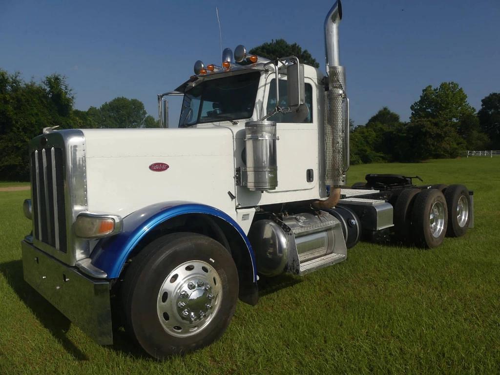 Image of Peterbilt 388 Primary image
