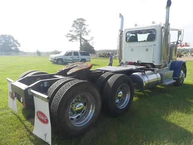 Image of Peterbilt 388 equipment image 2