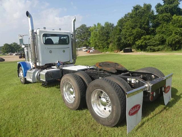 Image of Peterbilt 388 equipment image 3
