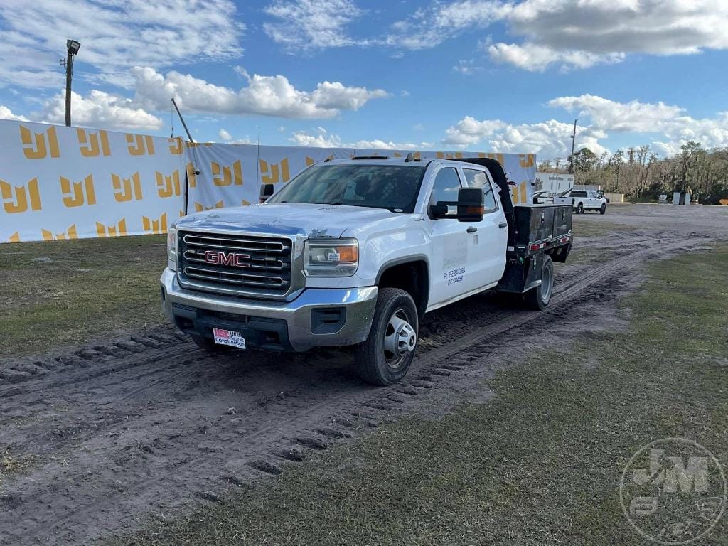 2016 GMC 3500 Equipment Image0