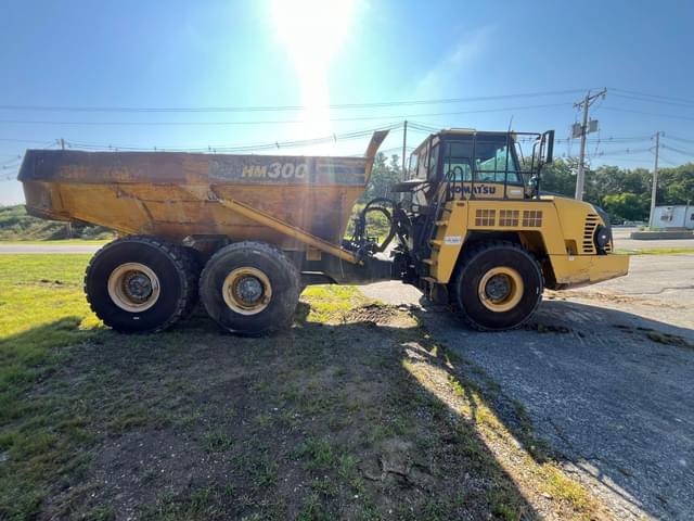 Image of Komatsu HM300-3 equipment image 3