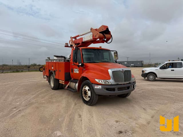 Image of International Durastar 4300 equipment image 2
