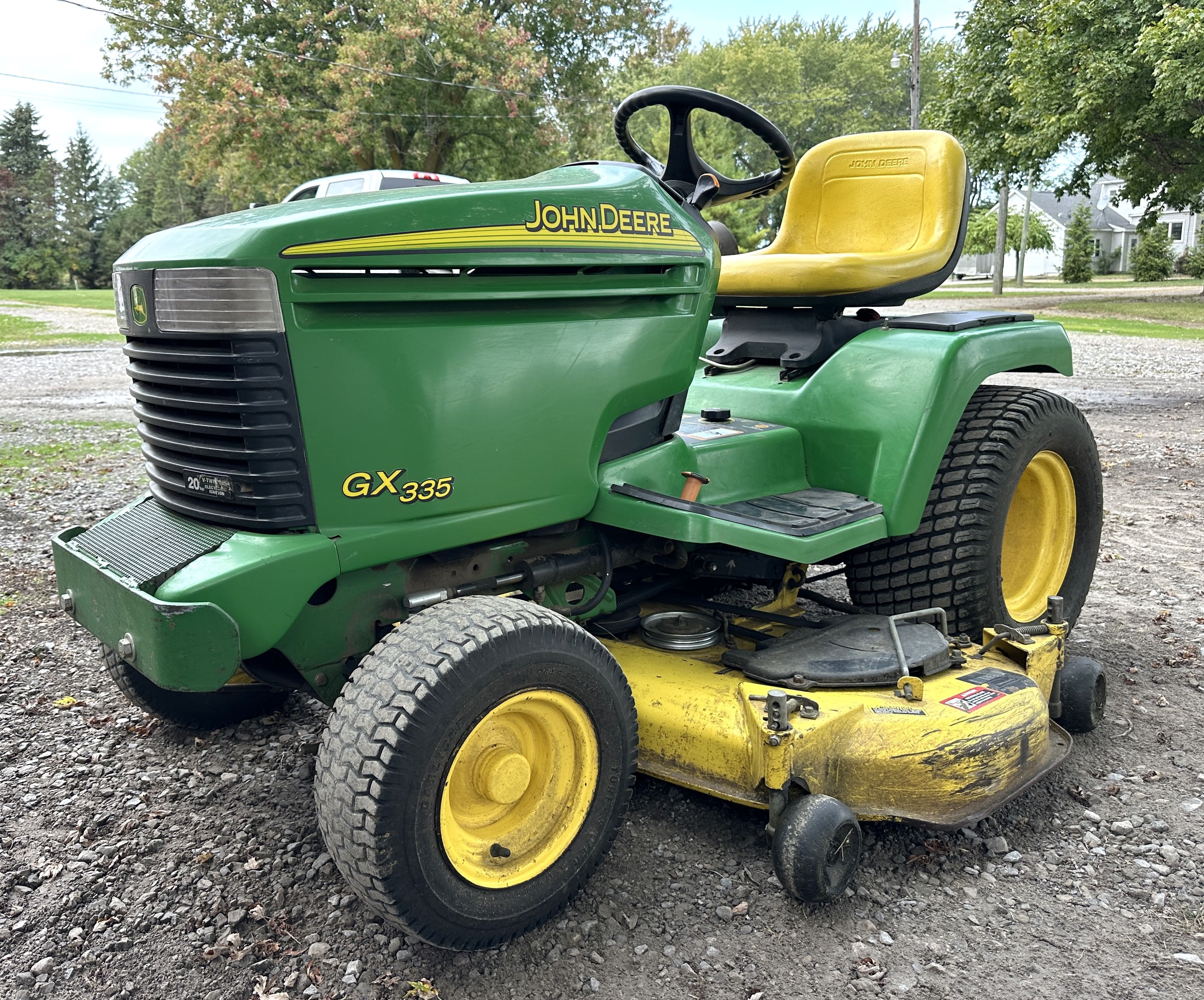 John Deere GX335 Equipment Image0