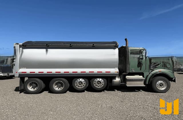 Image of Freightliner Coronado equipment image 2