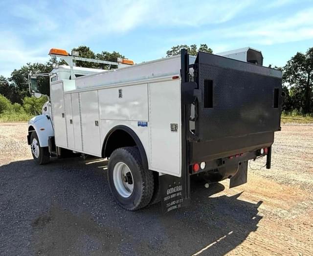 Image of Peterbilt 335 equipment image 2