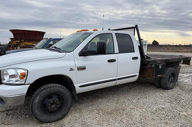 Image of Dodge Ram 3500 equipment image 2