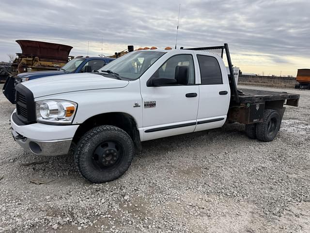 Image of Dodge Ram 3500 equipment image 3