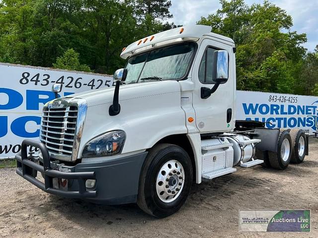Thumbnail image Freightliner Cascadia 125 1