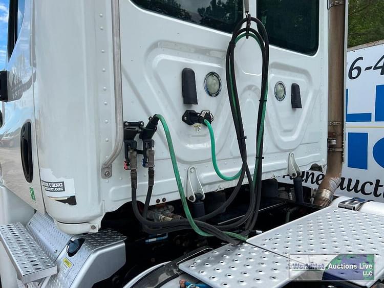 Main image Freightliner Cascadia 125 28