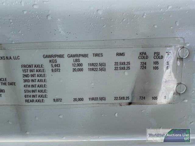 Thumbnail image Freightliner Cascadia 125 38