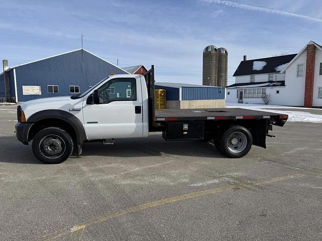 Image of Ford F-550 equipment image 2