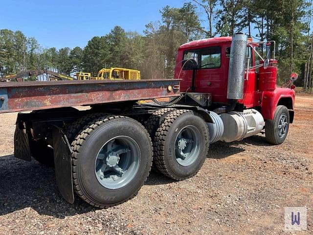 Image of Mack R686ST equipment image 3