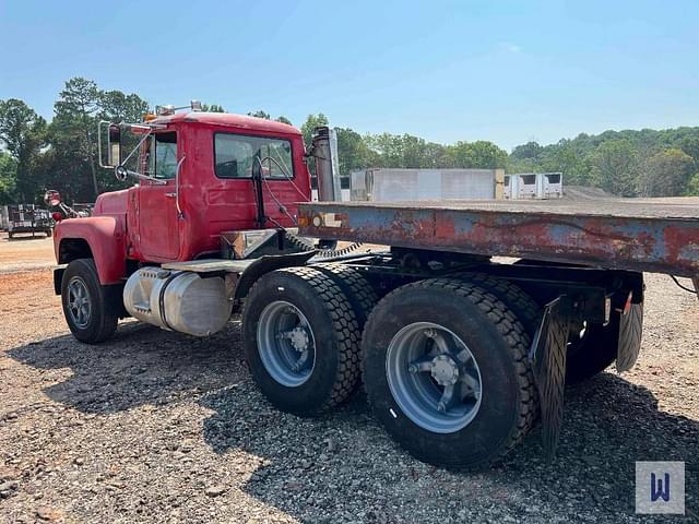 Image of Mack R686ST equipment image 4