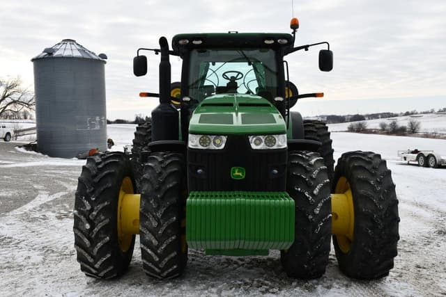 Image of John Deere 8335R equipment image 2