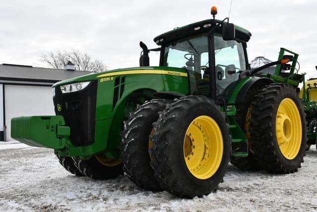 Image of John Deere 8335R equipment image 1