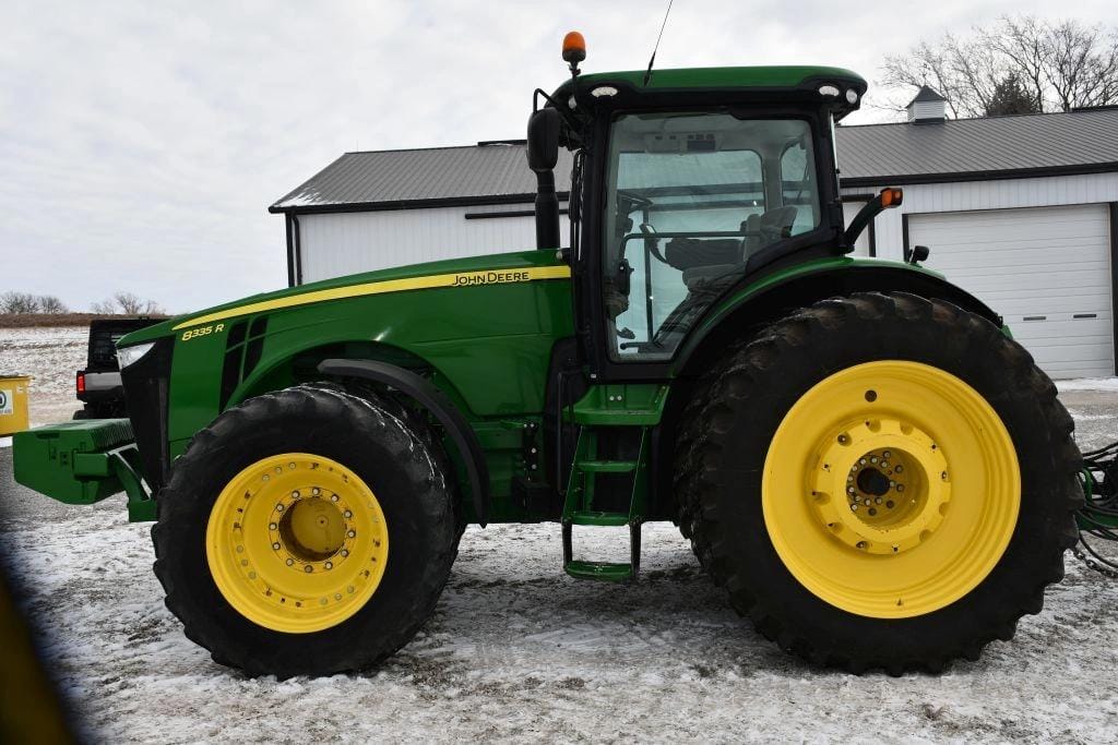2013 John Deere 8335R Equipment Image0