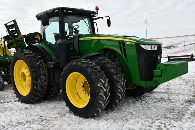 Image of John Deere 8335R equipment image 4