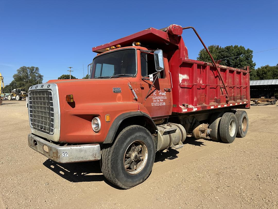 Image of Ford 9000 Primary image