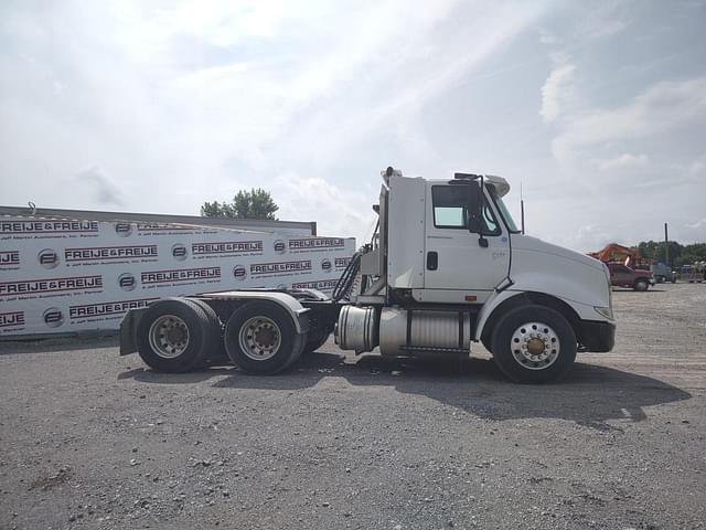 Image of International 8600 equipment image 3